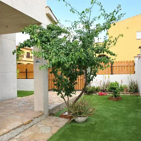 Gerkens, Bonita Casa De Tres Con Piscina Comunitaria En Escala L' Escala