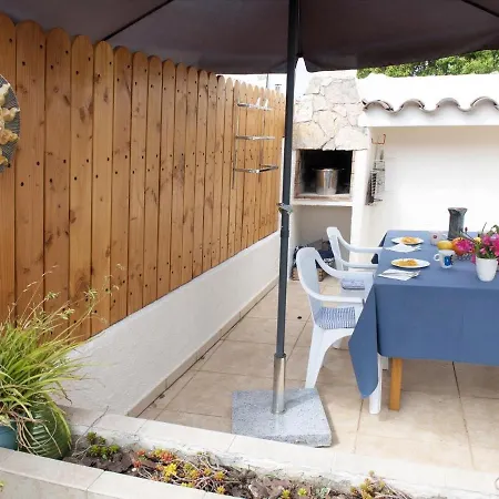 Gerkens, Bonita Casa De Tres Con Piscina Comunitaria En Escala *