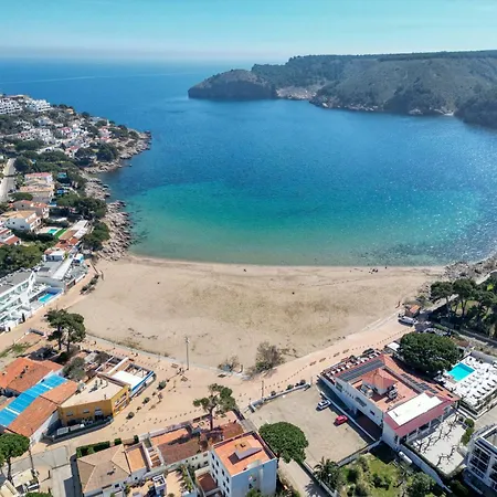 Gerkens, Bonita Casa De Tres Con Piscina Comunitaria En Escala *