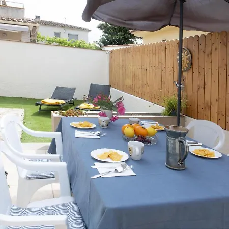 Gerkens, Bonita Casa De Tres Con Piscina Comunitaria En Escala 펜션 L' Escala